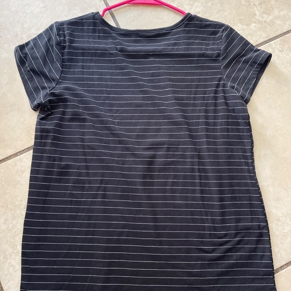 2 very soft graphic tees - Picture 6 of 6